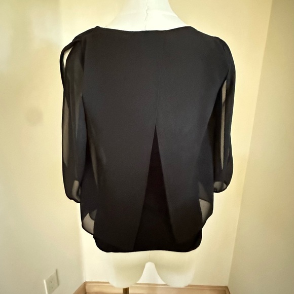 Chic Black Blouse with Necklace - Picture 9 of 13